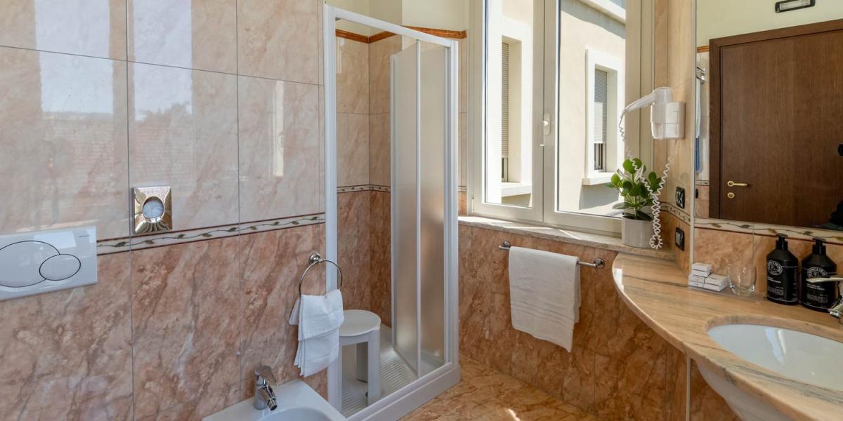 hotelducamontefeltro it camere-hotel-duca-del-montefeltro 023